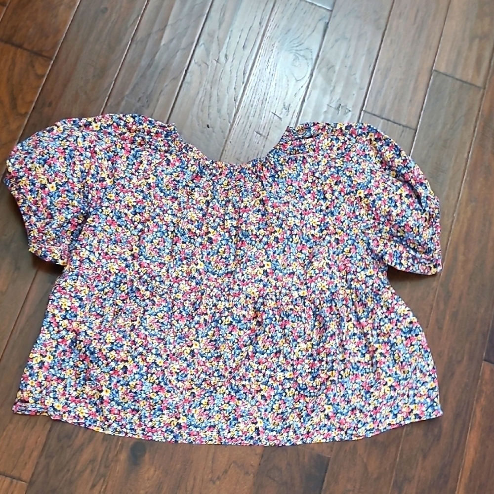 Old Navy Colorful Floral Peplum style Blouse size 3X